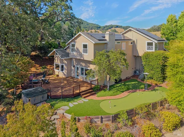 52 Woodleaf Court, Novato, CA 94945