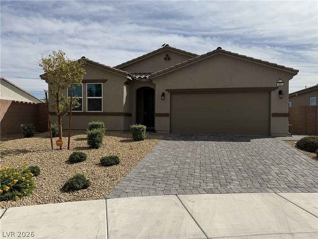 3 bed, 2.0 bath, 1533 sqft, $2,195 — Photo 2