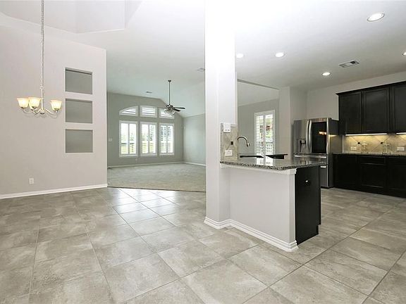 3rd image of 2502 Bay Hill Dr