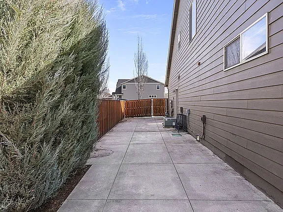 537 NW 28th St — Photo 13
