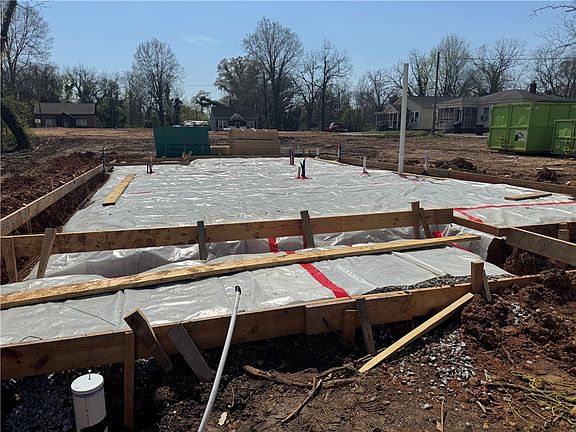 5th image of 502 Thomas St