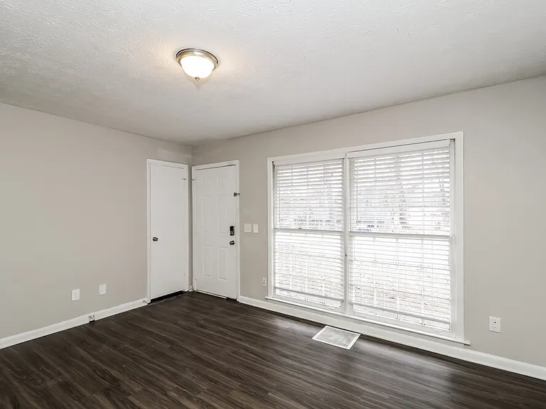479 Clara Dr — Photo 4