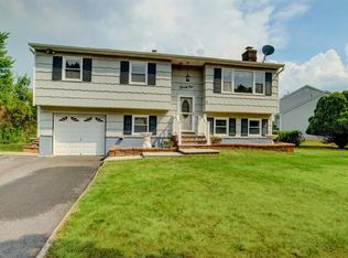 25 Clara Dr, Piscataway, NJ 08854