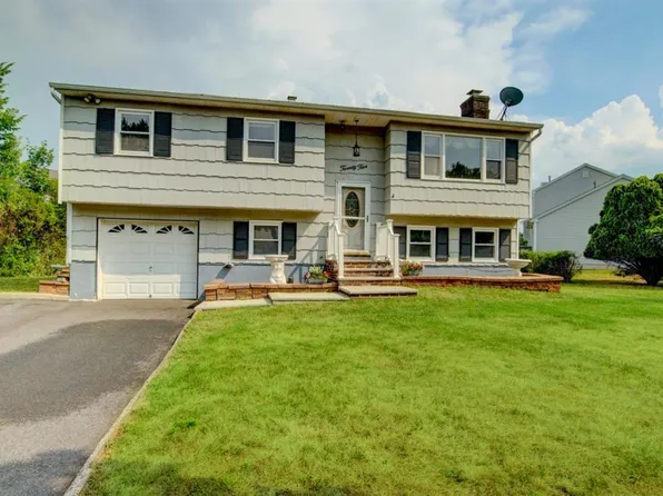 25 Clara Dr, Piscataway, NJ 08854