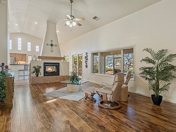 3rd image of 3033 GLENVIEW Drive