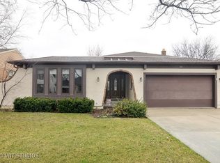 721 Longtree Dr, Wheeling, IL 60090