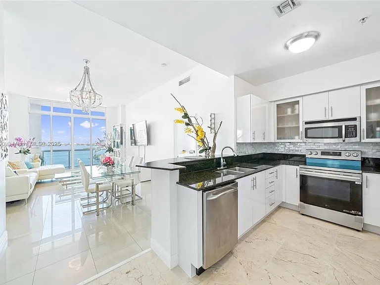 7900 Harbor Island Dr #Penthouse 14 — Photo 8