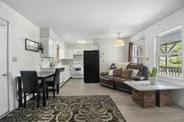 51 Alden St — Photo 4