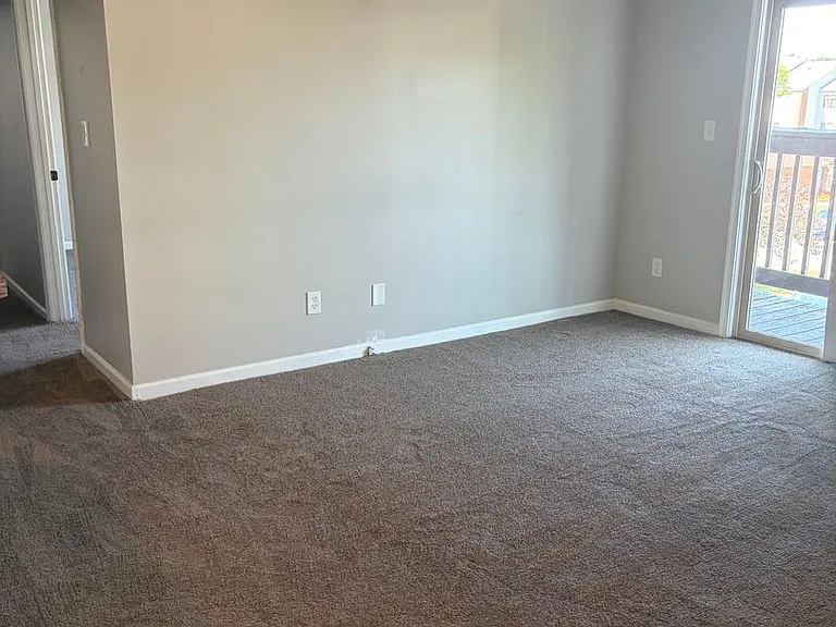 140 Haverford Ct — Photo 13