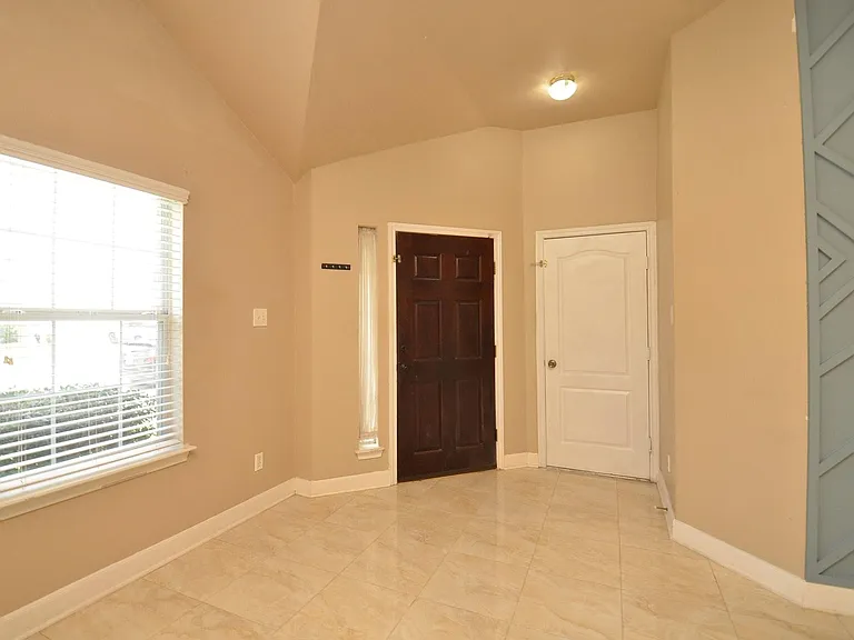 4510 Regal Dr — Photo 2
