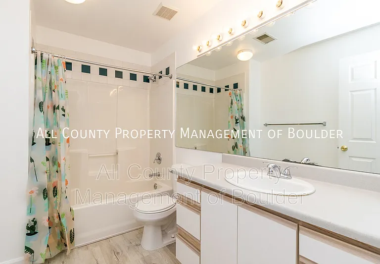 4390 Laguna Pl #J — Photo 7
