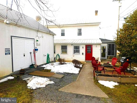 3rd image of 105 E Main St