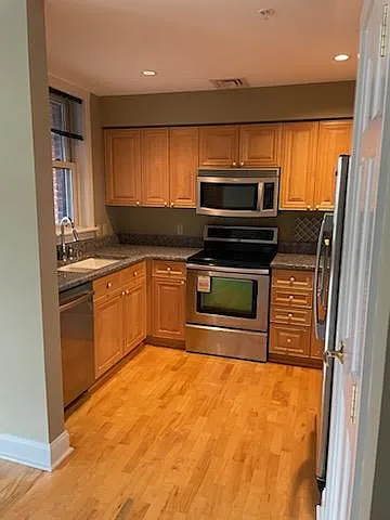 40 College St — Photo 24