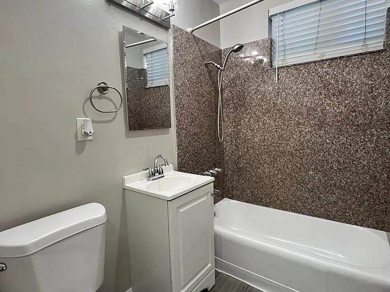 0028 Berro Family Building — Photo 10