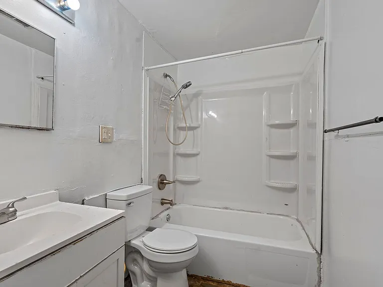 5218.5 Elm St — Photo 5
