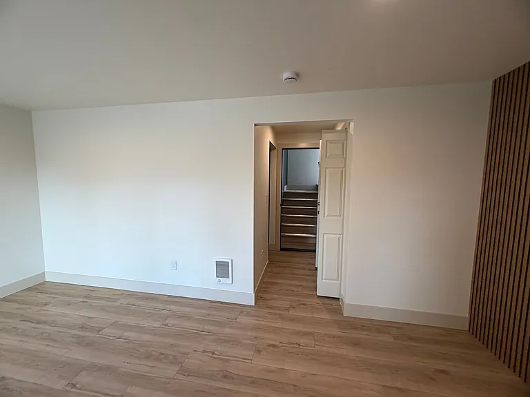 218 W Nevada St — Photo 35