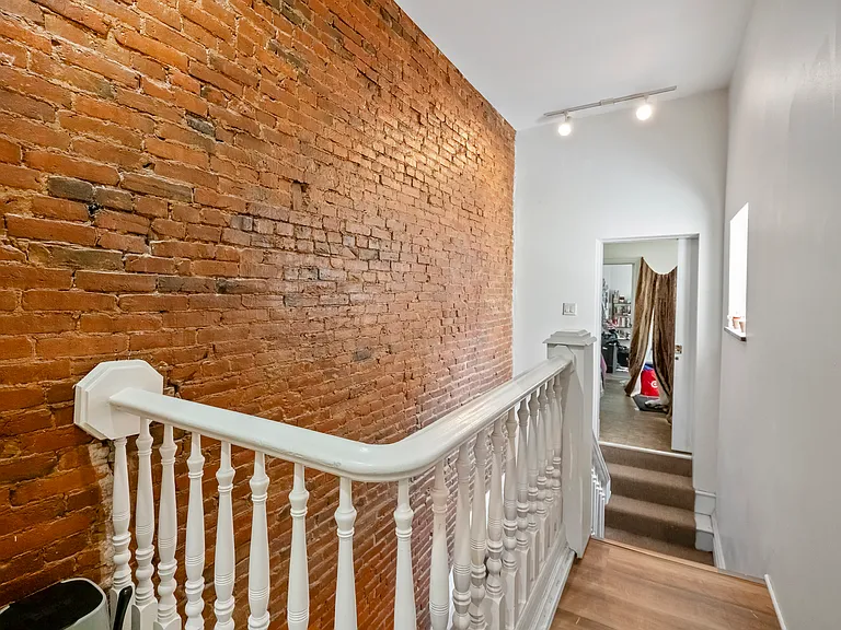 2120 E Carson St — Photo 9