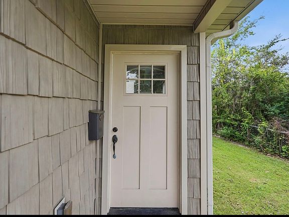 3rd image of 11 Brooklawn Dr #1