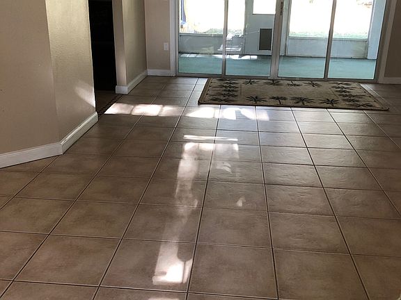 5th image of 2412 Knoll Dr