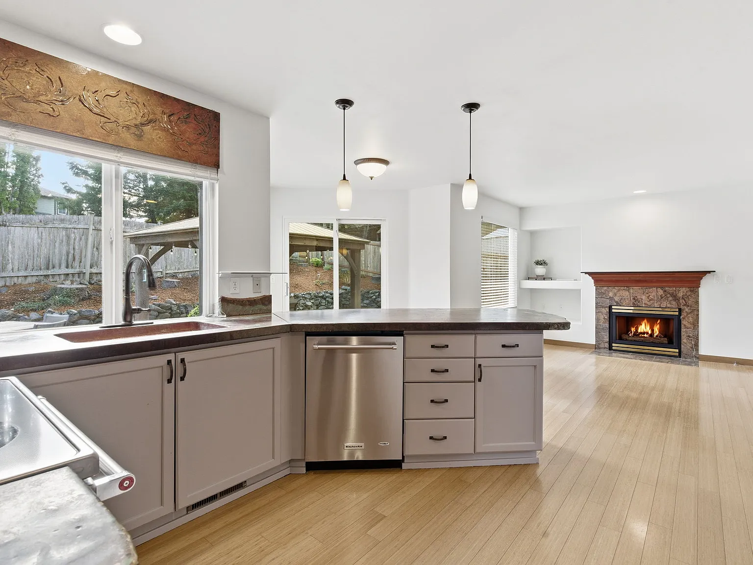 3 bed, 2.5 bath, 1721 sqft, $2,950 — Photo 3