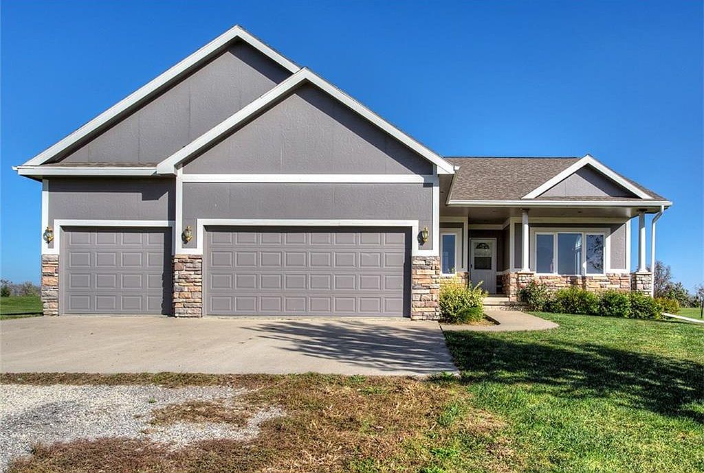 2222 Holliwell Valley Ct, Winterset, IA 50273 | Zillow