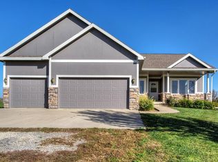 2222 Holliwell Valley Ct, Winterset, IA 50273