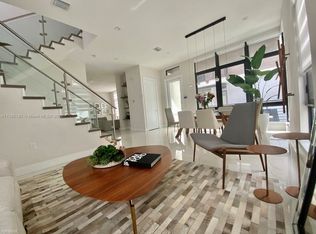 8264 NW 48th Ter, Doral, FL 33166