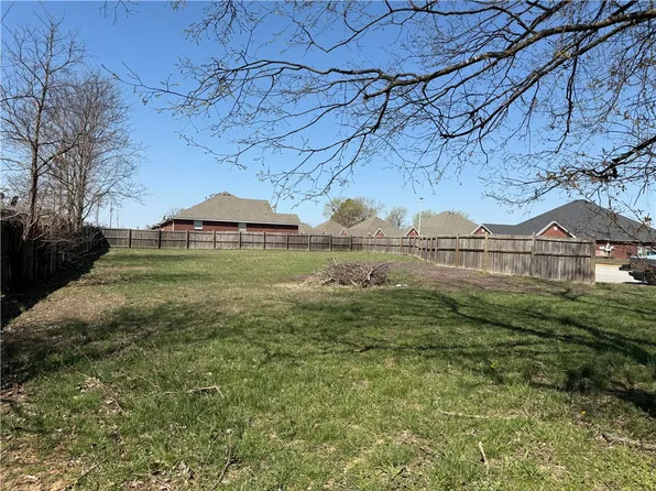 425 Weston Loop #11, Pea Ridge, AR 72751