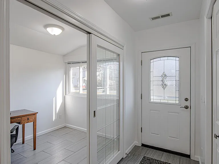 114 Mull Ave — Photo 24