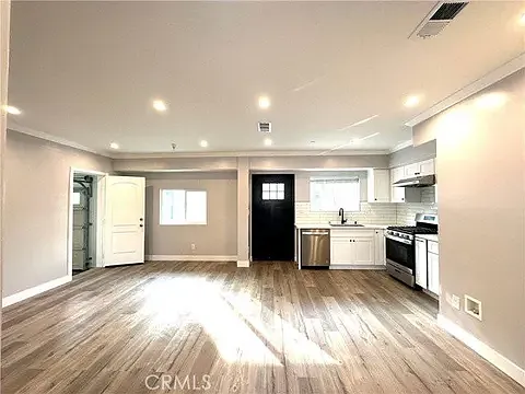 6914 1/2 N Willard Ave — Photo 6