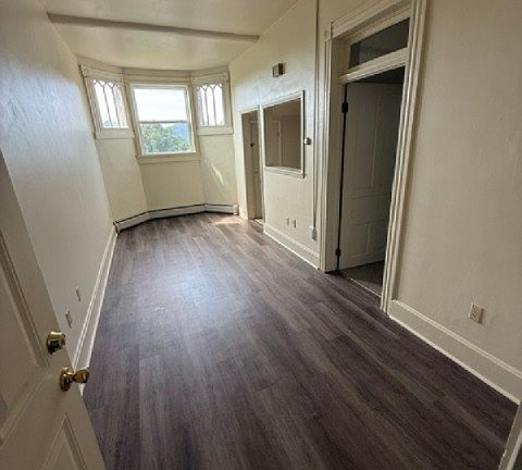 Long living area. Fiber wifi just installed by Breezeline.