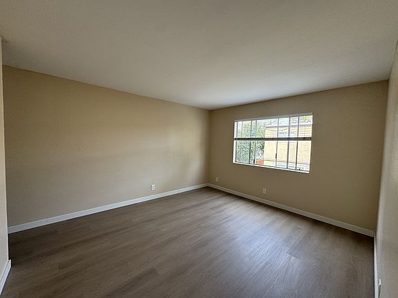 5th image of 16142 Parkside Ln #5