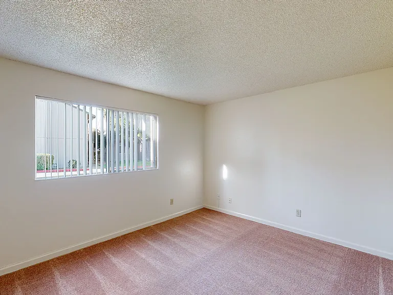 Pointe at Northridge — Photo 33