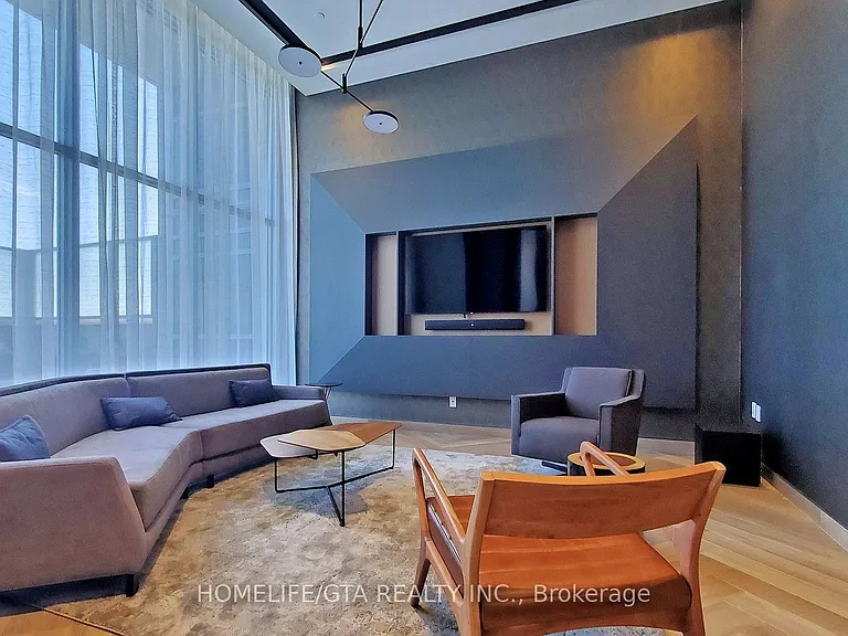 225 Village Green Sq #906 — Photo 3
