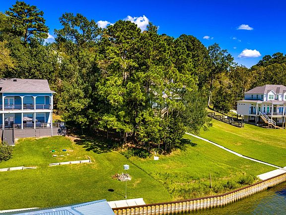 5th image of Cedar Ln