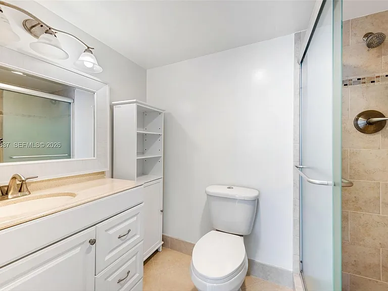 430 Golden Isles Dr #707 — Photo 8