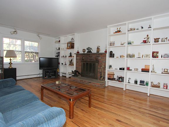 4th image of 72 Sunset Dr