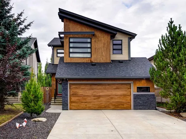 26 SW Walden Ct SE, Calgary, AB T2X 0N4