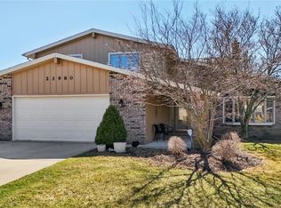 23980 Halburton Rd, Beachwood, OH 44122