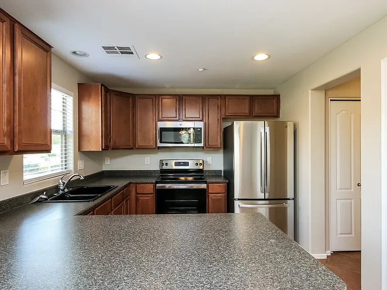 3344 E Franklin Ave — Photo 8
