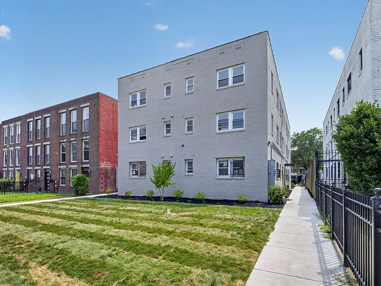 1823 E Capitol St SE #4 — Photo 8