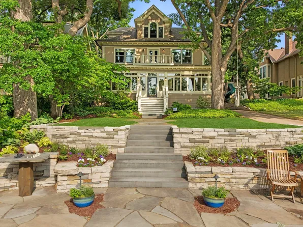 2691 E Lake Of The Isles Pkwy, Minneapolis, MN 55408