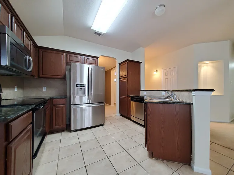 6304 Taree Loop — Photo 6