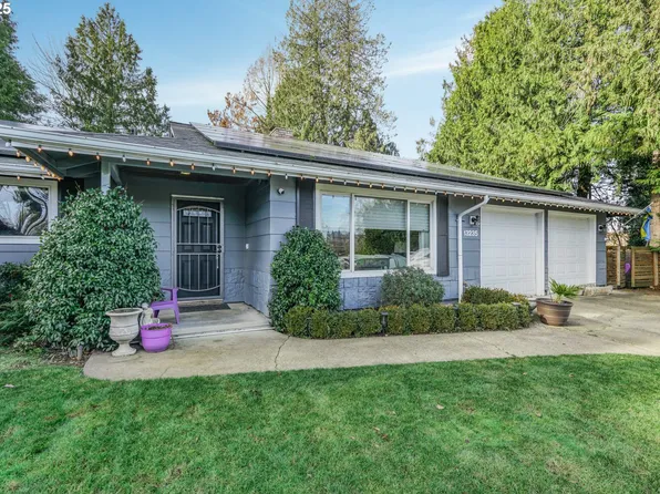 13235 SW Ash Dr, Tigard, OR 97223