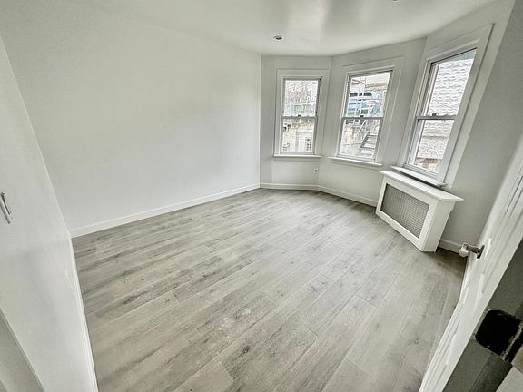 3rd image of 6022 59th Ave #1