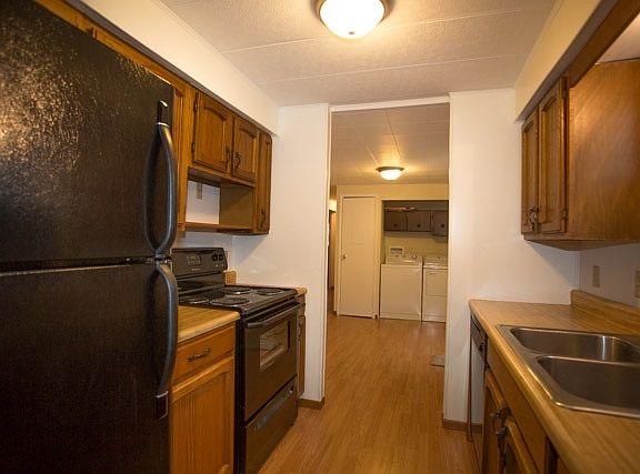 4th image of 211 E Branson St