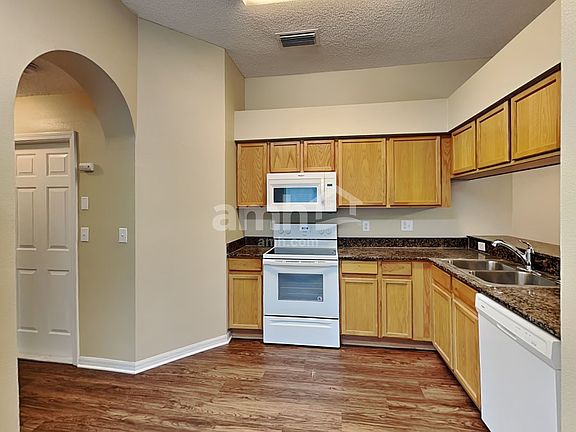 3rd image of 11805 Lynmoor Dr