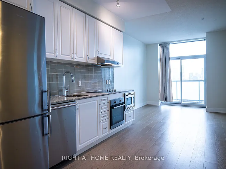 7 Kenaston Gdns #616 — Photo 1