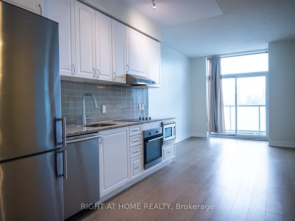 7 Kenaston Gdns, Toronto, ON