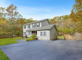 4 Wooded Lane, Hampton Bays, NY 11946